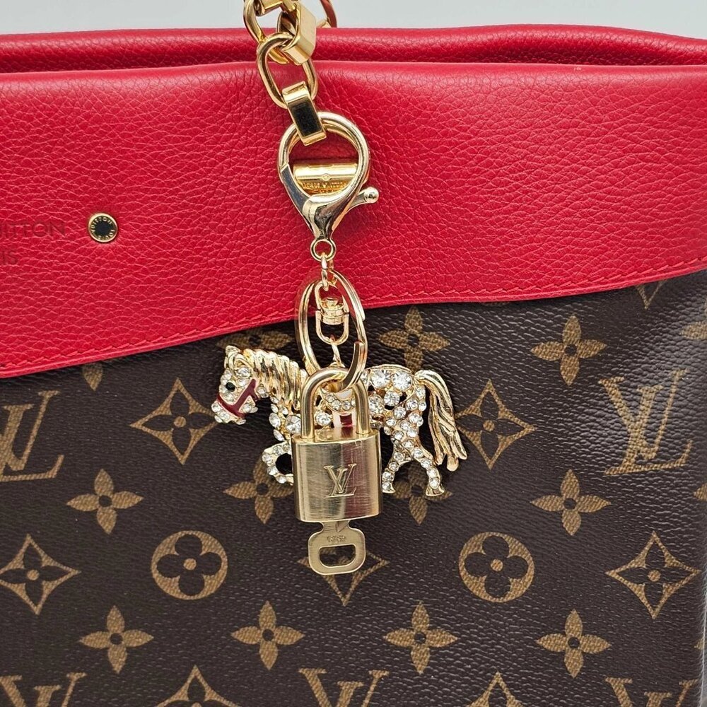 Authentic Louis Vuitton Padlock Gold 🔒 Key Set + Unbranded Keychain Charm